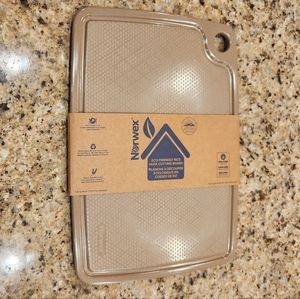 NORWEX SMALL CUTTING BOARD. BRAND NEW!